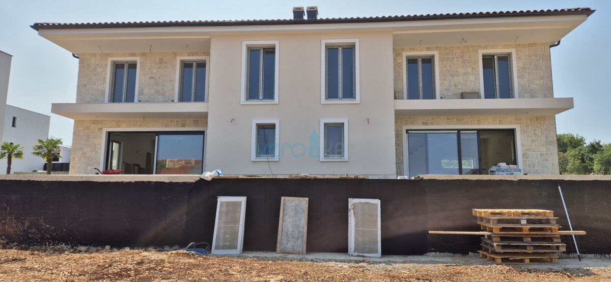 Malinska, isola di Krk, nuova costruzione, casa bifamiliare, piscina, giardino, vista