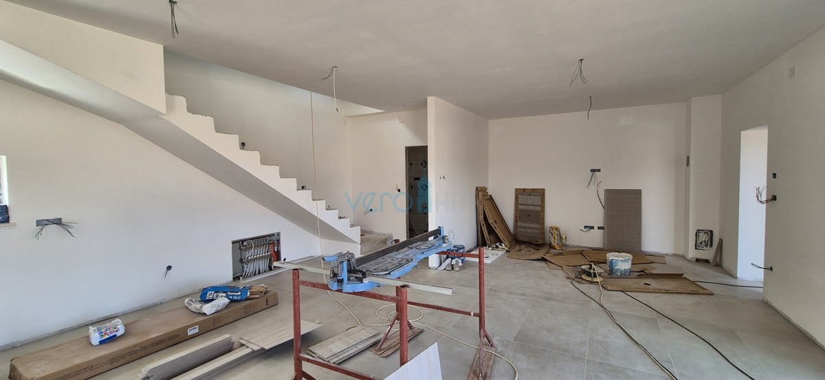 Malinska, isola di Krk, nuova costruzione, casa bifamiliare, piscina, giardino, vista