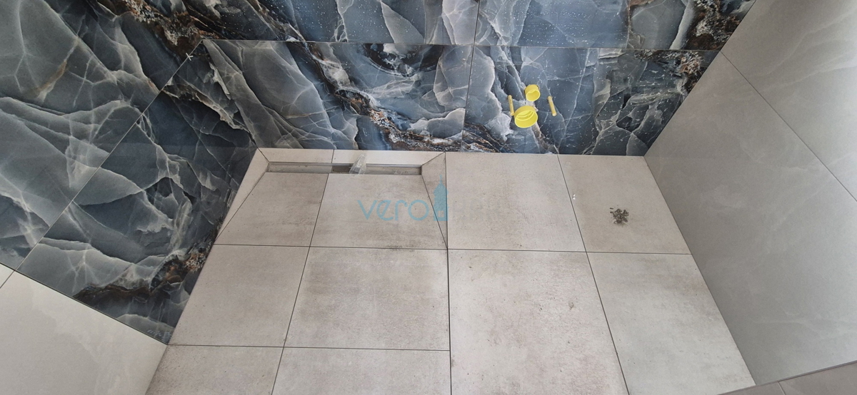 Malinska, isola di Krk, nuova costruzione, casa bifamiliare, piscina, giardino, vista