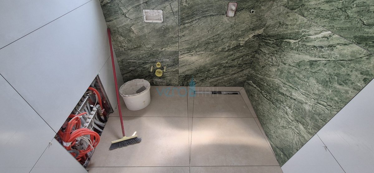 Malinska, isola di Krk, nuova costruzione, casa bifamiliare, piscina, giardino, vista