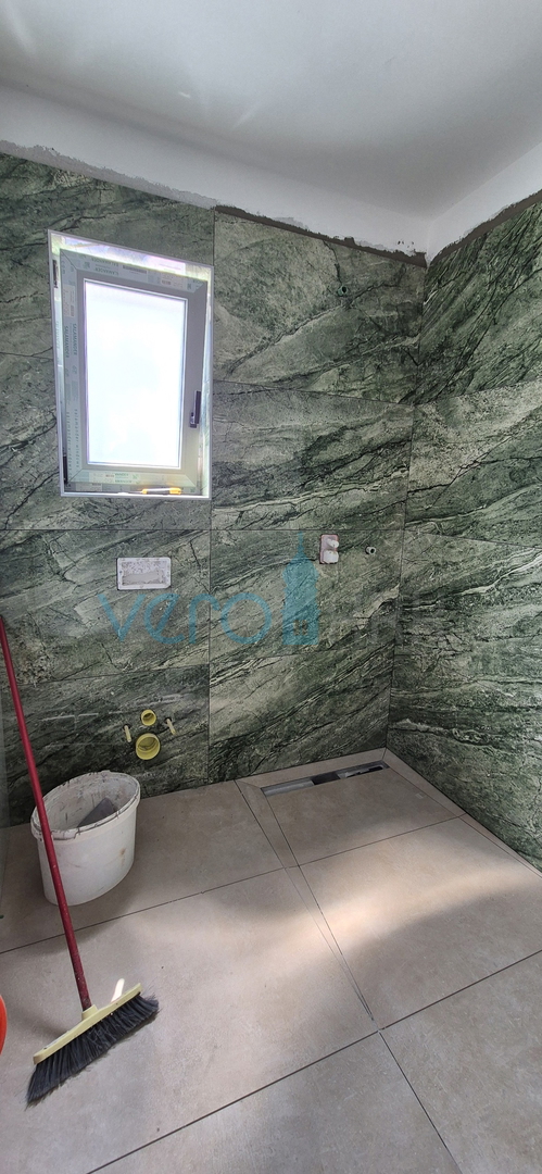 Malinska, isola di Krk, nuova costruzione, casa bifamiliare, piscina, giardino, vista