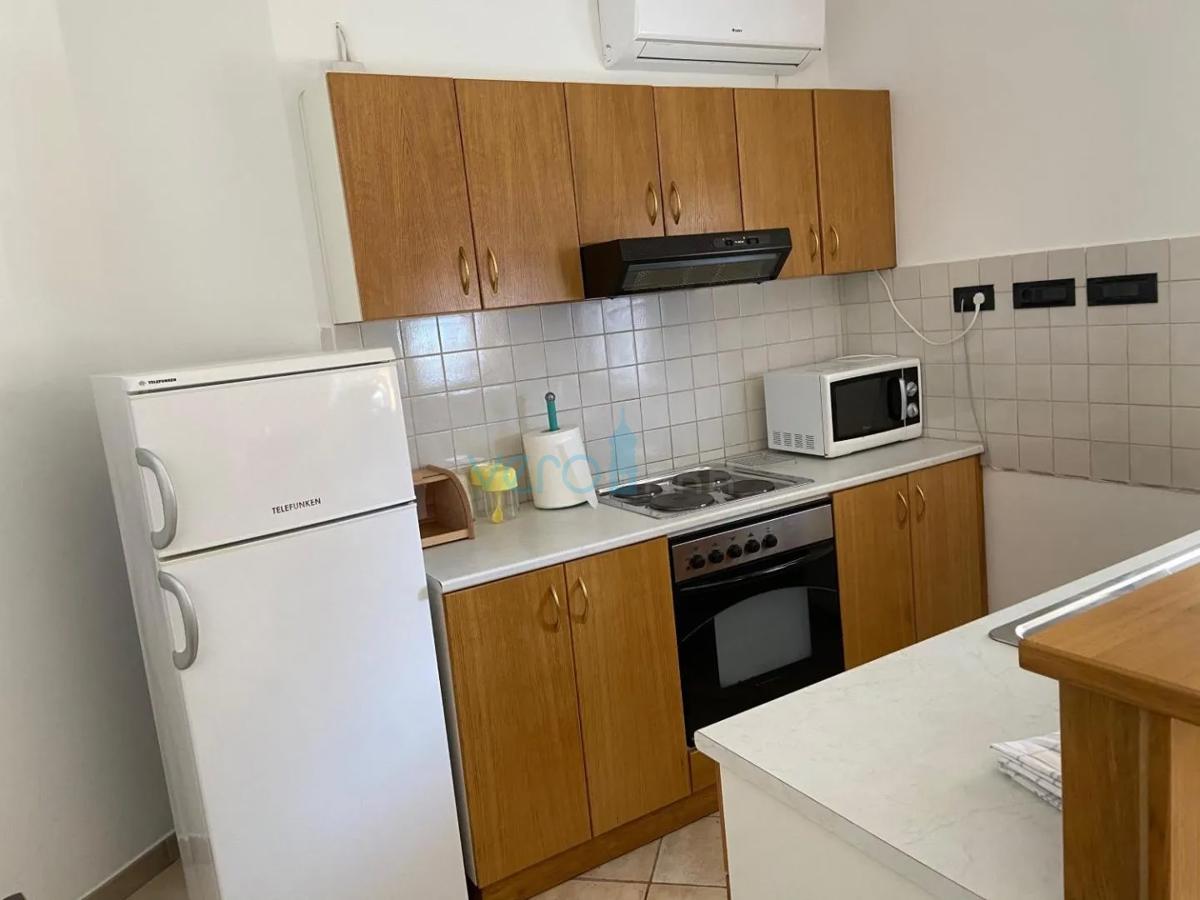 Isola di Krk, Malinska, periferia, casa con 2 appartamenti, prima fila sul mare, vista, in vendita