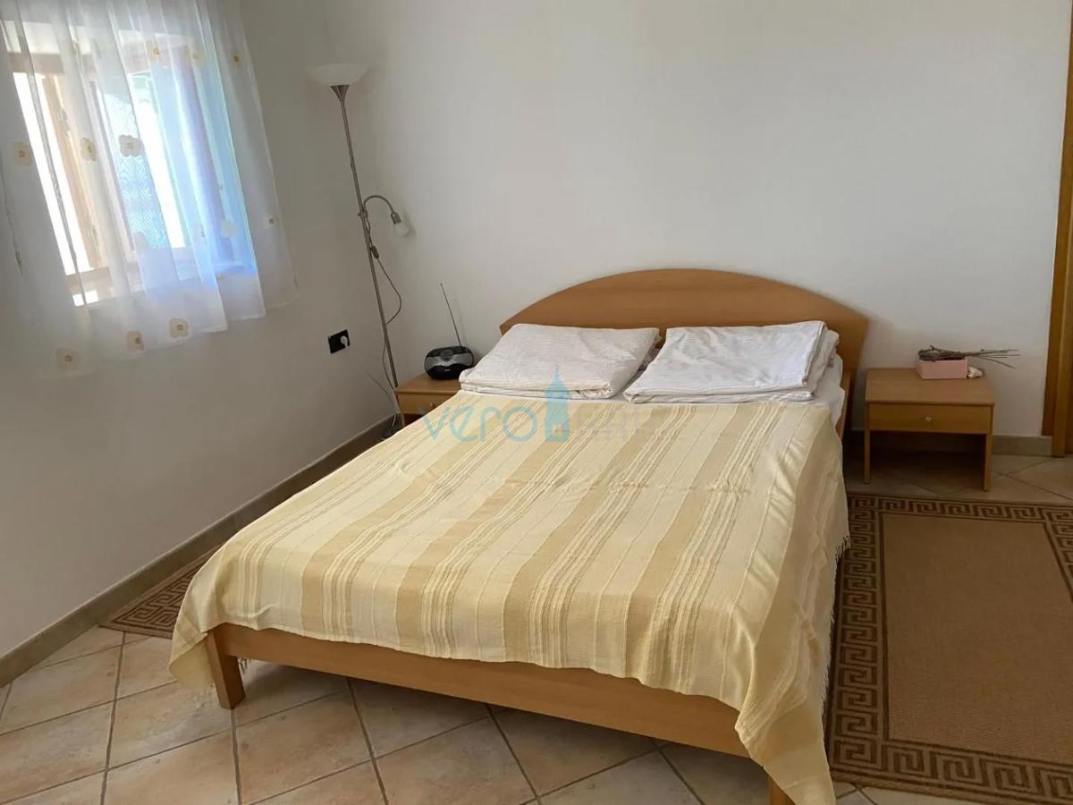 Isola di Krk, Malinska, periferia, casa con 2 appartamenti, prima fila sul mare, vista, in vendita