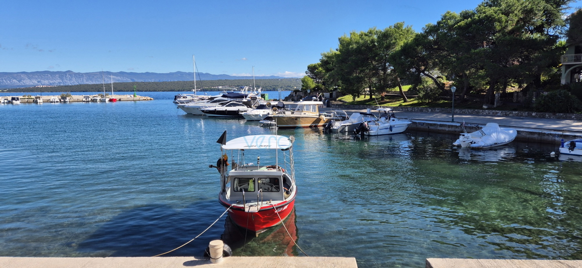 Isola di Krk, Malinska, periferia, casa con 2 appartamenti, prima fila sul mare, vista, in vendita