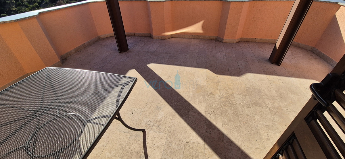 Grad Krk, isola di Krk, appartamento bilocale al 2° piano, vista mare, in vendita