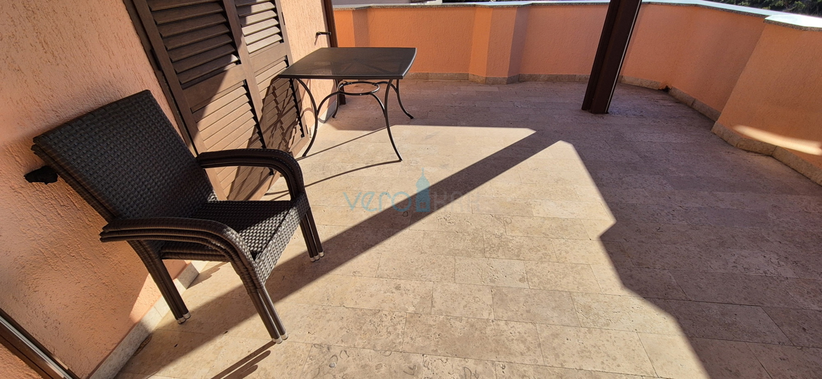 Grad Krk, isola di Krk, appartamento bilocale al 2° piano, vista mare, in vendita