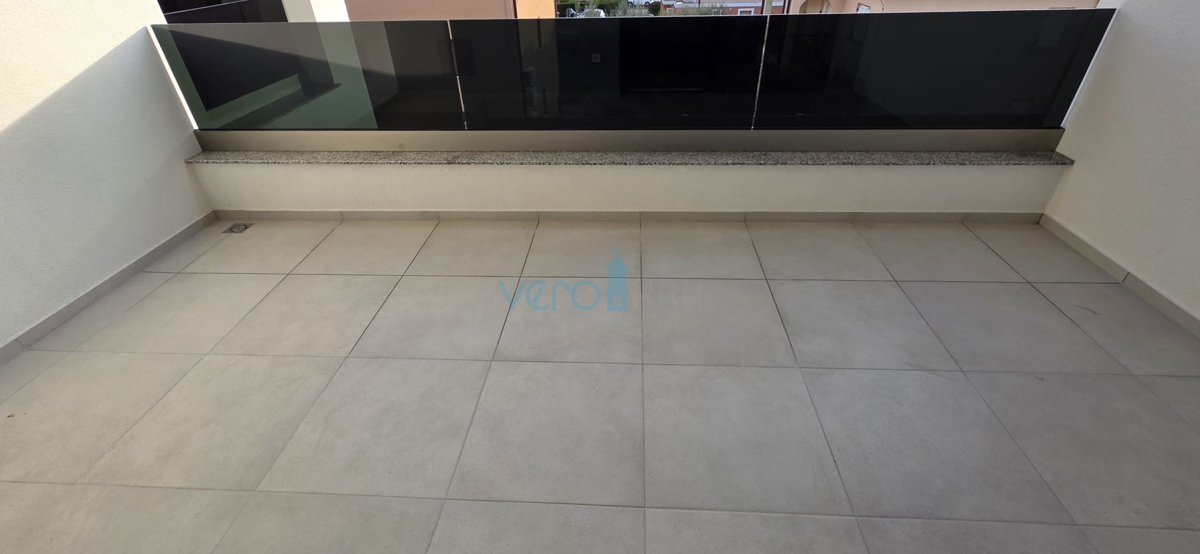 Istra, Novigrad, appartamento 92 m2, 1° piano, nuova costruzione, 2 terrazze, vista mare, vendita