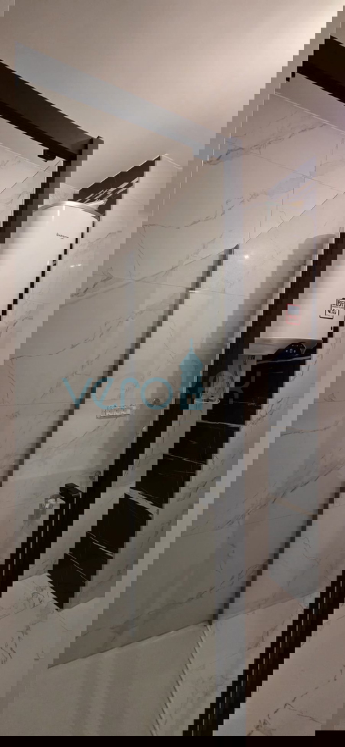 Istra, Novigrad, appartamento 92 m2, 1° piano, nuova costruzione, 2 terrazze, vista mare, vendita