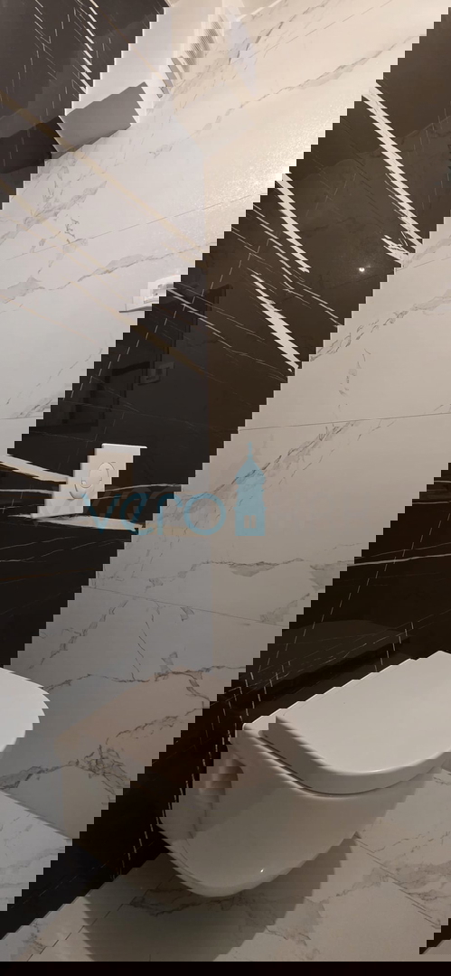 Istra, Novigrad, appartamento 92 m2, 1° piano, nuova costruzione, 2 terrazze, vista mare, vendita