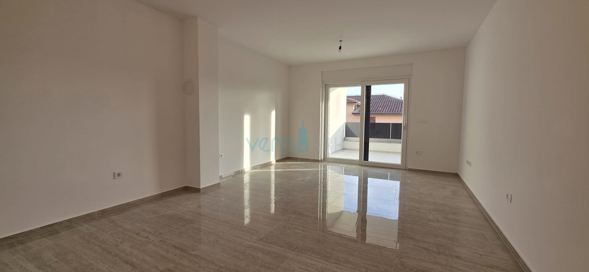 Istra, Novigrad, appartamento 92 m2, 1° piano, nuova costruzione, 2 terrazze, vista mare, vendita