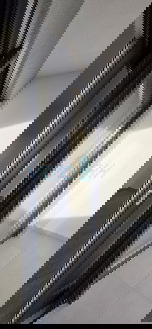 Istra, Novigrad, appartamento 92 m2, 1° piano, nuova costruzione, 2 terrazze, vista mare, vendita