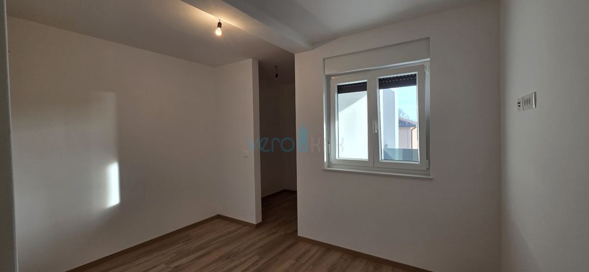 Istra, Novigrad, appartamento 92 m2, 1° piano, nuova costruzione, 2 terrazze, vista mare, vendita