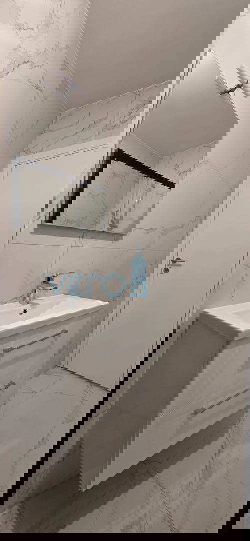 Istra, Novigrad, appartamento 92 m2, 1° piano, nuova costruzione, 2 terrazze, vista mare, vendita