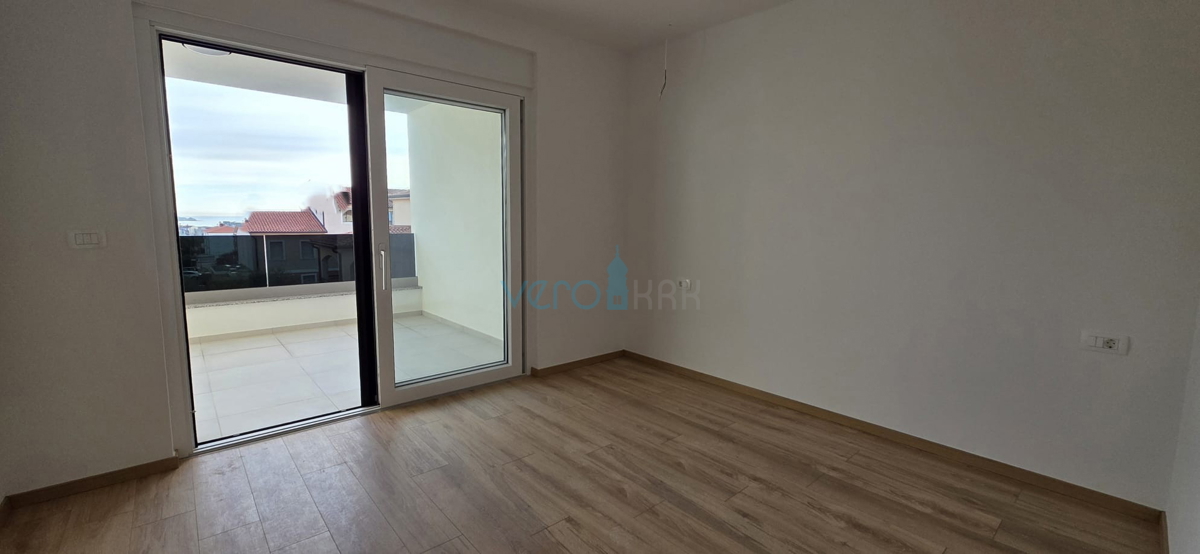 Istra, Novigrad, appartamento 92 m2, 1° piano, nuova costruzione, 2 terrazze, vista mare, vendita