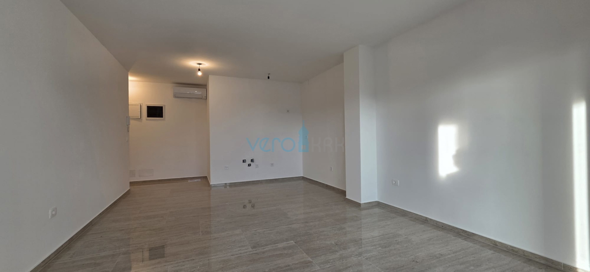 Istra, Novigrad, appartamento 92 m2, 1° piano, nuova costruzione, 2 terrazze, vista mare, vendita