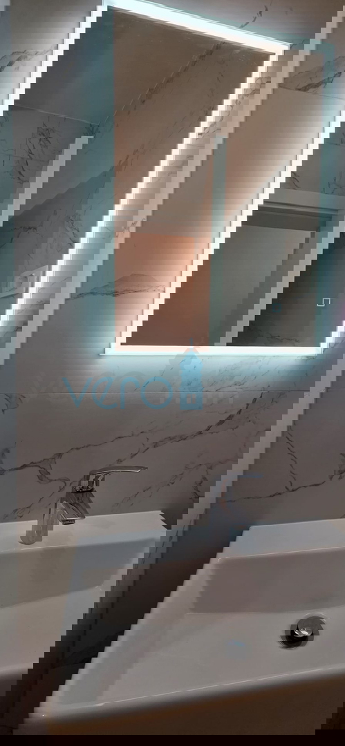 Istra, Novigrad, appartamento 92 m2, 1° piano, nuova costruzione, 2 terrazze, vista mare, vendita