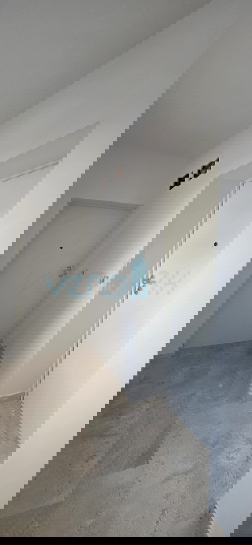 Istra, Novigrad, appartamento 92 m2, 1° piano, nuova costruzione, 2 terrazze, vista mare, vendita