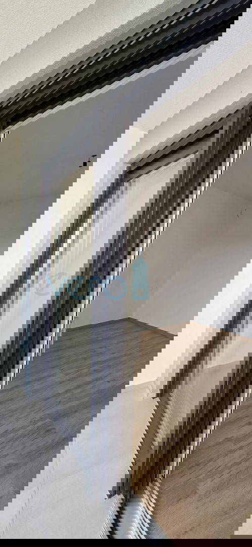 Istra, Novigrad, appartamento 92 m2, 1° piano, nuova costruzione, 2 terrazze, vista mare, vendita