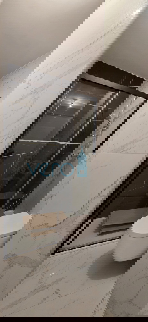 Istra, Novigrad, appartamento 92 m2, 1° piano, nuova costruzione, 2 terrazze, vista mare, vendita