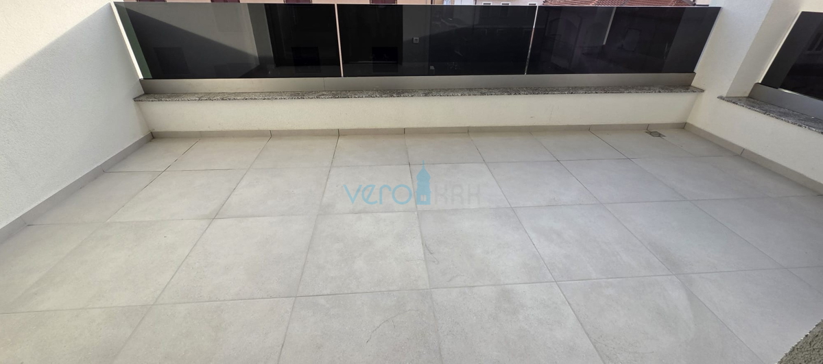 Istra, Novigrad, appartamento 92 m2, 1° piano, nuova costruzione, 2 terrazze, vista mare, vendita