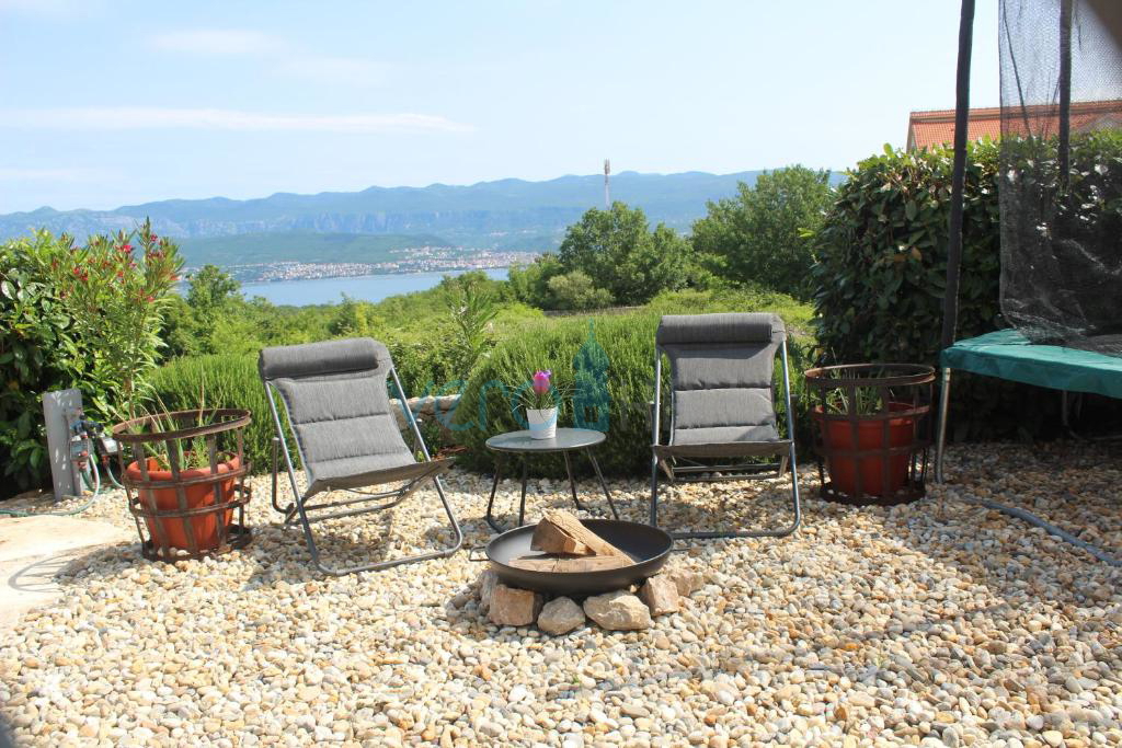 Isola di Krk, Šilo, periferia, casa familiare indipendente, giardino, piscina, vista mare, in vendita