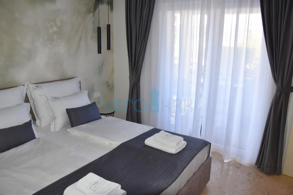 Isola di Krk, Šilo, periferia, casa familiare indipendente, giardino, piscina, vista mare, in vendita