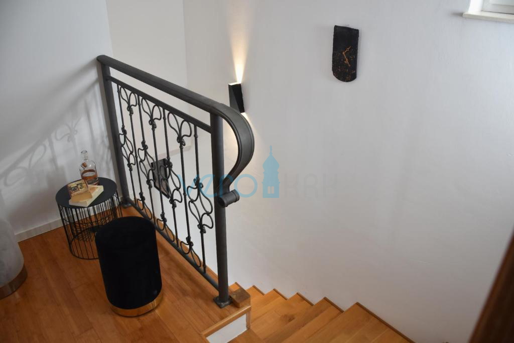 Isola di Krk, Šilo, periferia, casa familiare indipendente, giardino, piscina, vista mare, in vendita