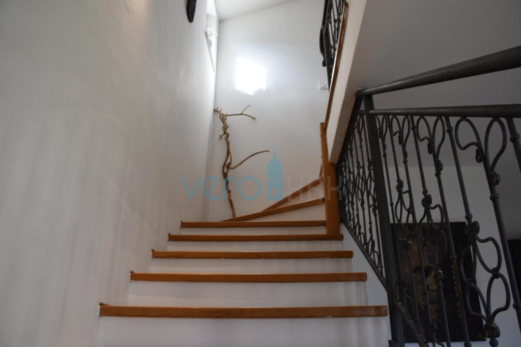 Isola di Krk, Šilo, periferia, casa familiare indipendente, giardino, piscina, vista mare, in vendita