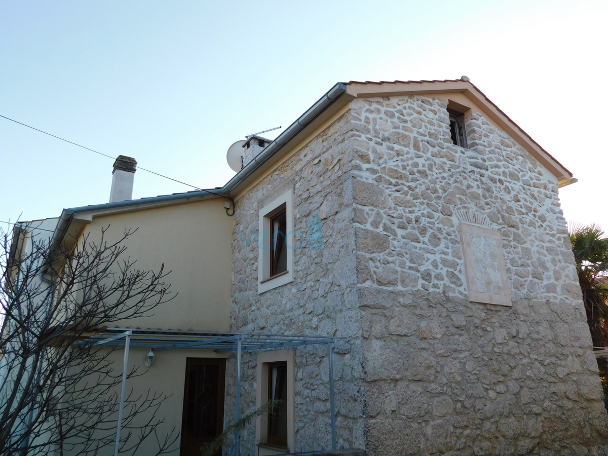 Dobrinj, isola di Krk, dintorni, casa in pietra autoctona con piscina e giardino