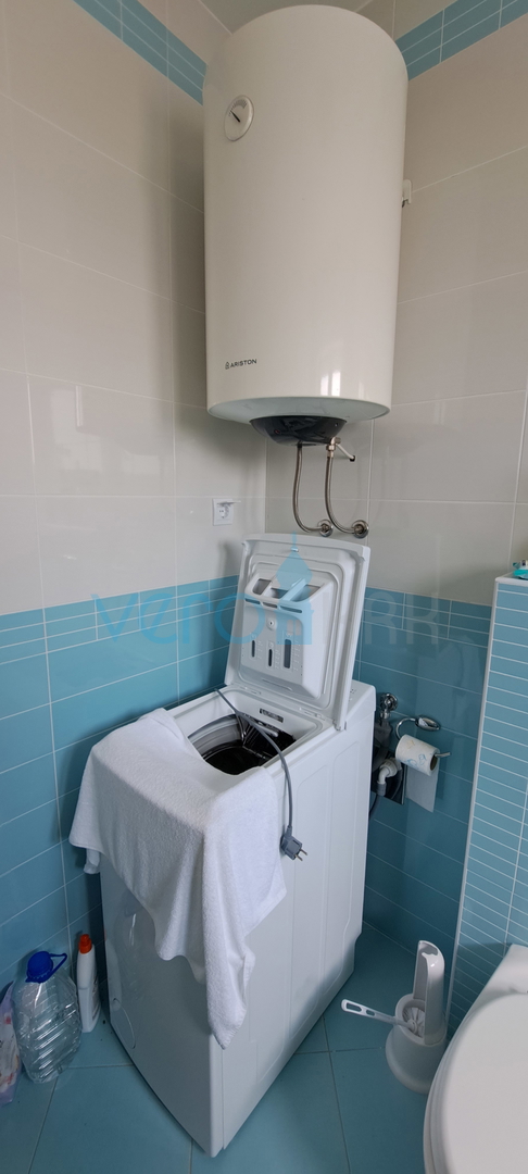 Uvala Soline, isola di Krk, appartamento bilocale di 65 m2 al piano con due terrazze e vista mare