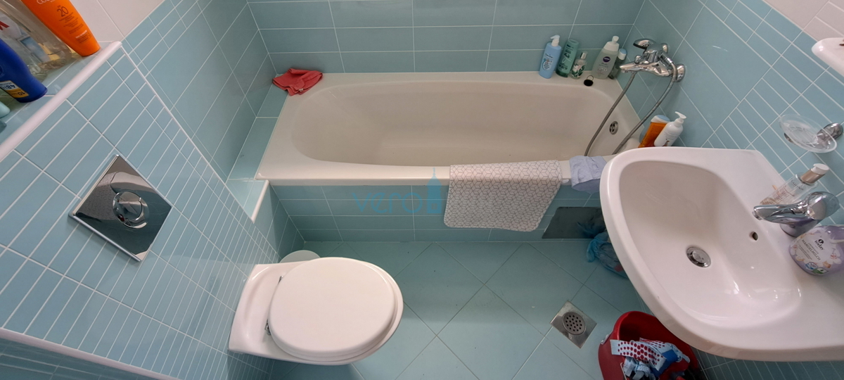 Uvala Soline, isola di Krk, appartamento bilocale di 65 m2 al piano con due terrazze e vista mare