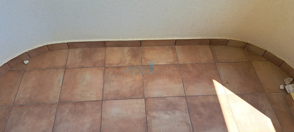 Uvala Soline, isola di Krk, appartamento bilocale di 65 m2 al piano con due terrazze e vista mare