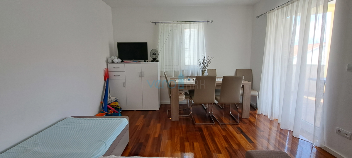 Uvala Soline, isola di Krk, appartamento bilocale di 65 m2 al piano con due terrazze e vista mare