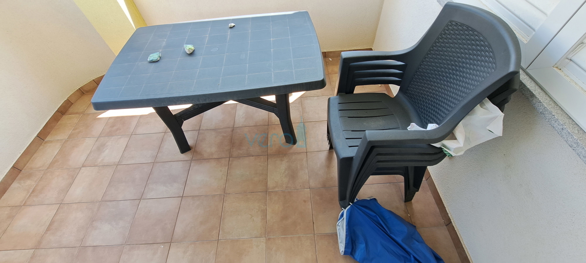 Uvala Soline, isola di Krk, appartamento bilocale di 65 m2 al piano con due terrazze e vista mare