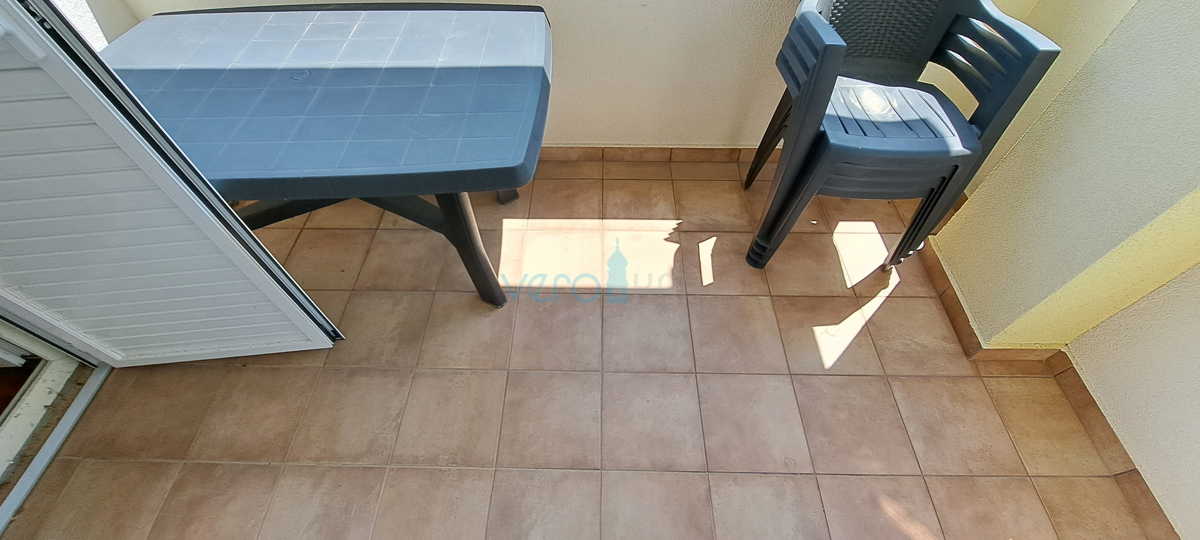 Uvala Soline, isola di Krk, appartamento bilocale di 65 m2 al piano con due terrazze e vista mare