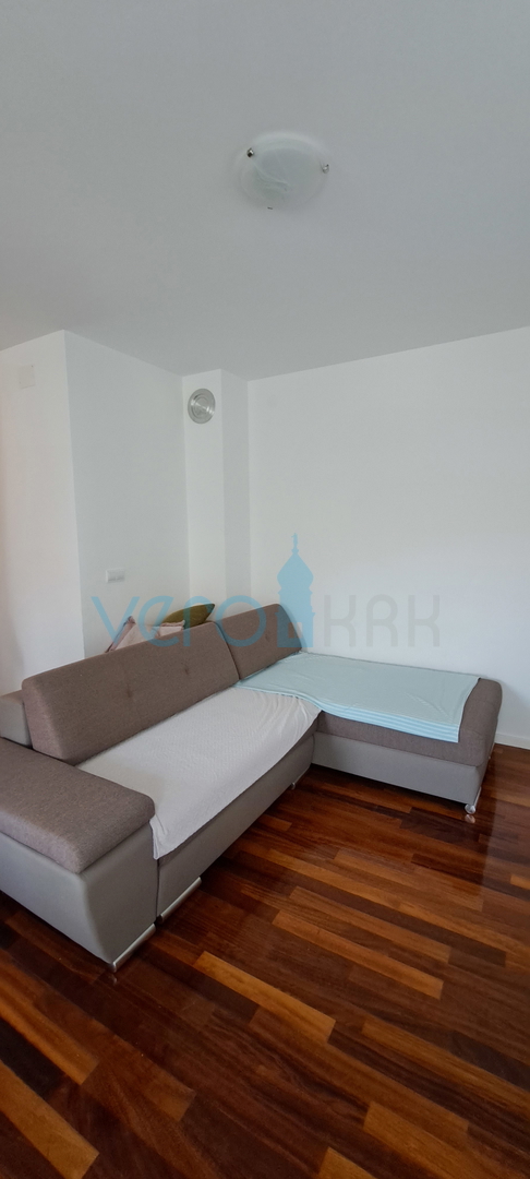 Uvala Soline, isola di Krk, appartamento bilocale di 65 m2 al piano con due terrazze e vista mare