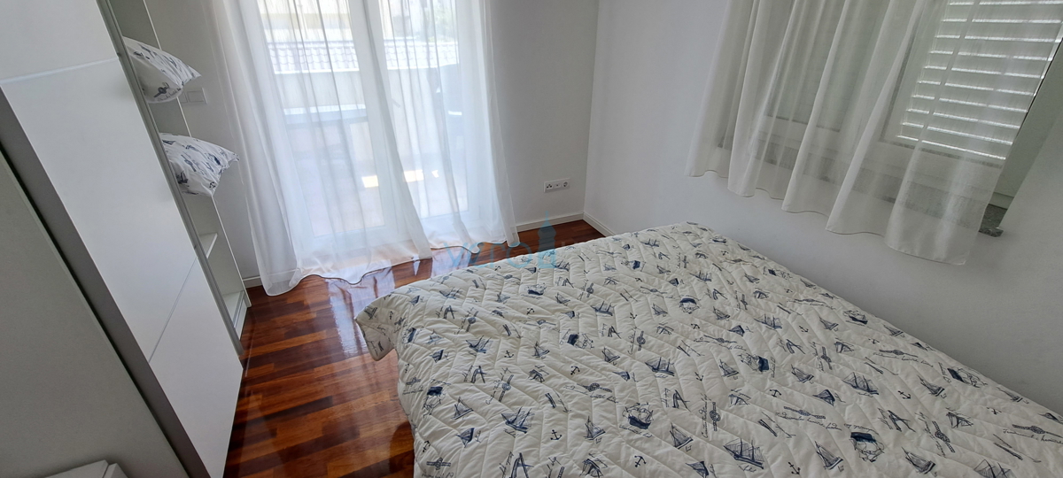 Uvala Soline, isola di Krk, appartamento bilocale di 65 m2 al piano con due terrazze e vista mare