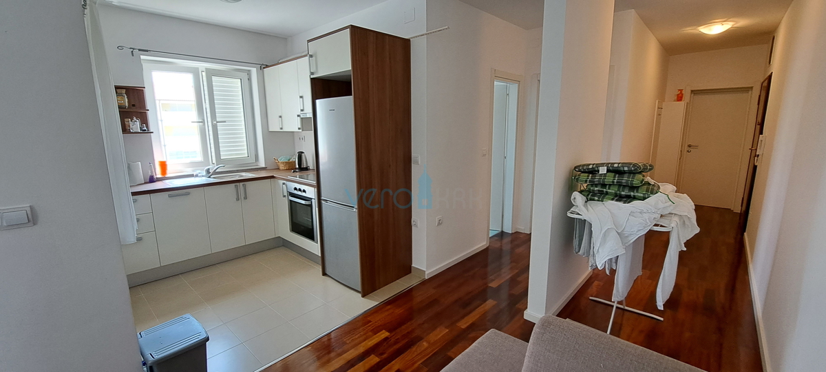 Uvala Soline, isola di Krk, appartamento bilocale di 65 m2 al piano con due terrazze e vista mare