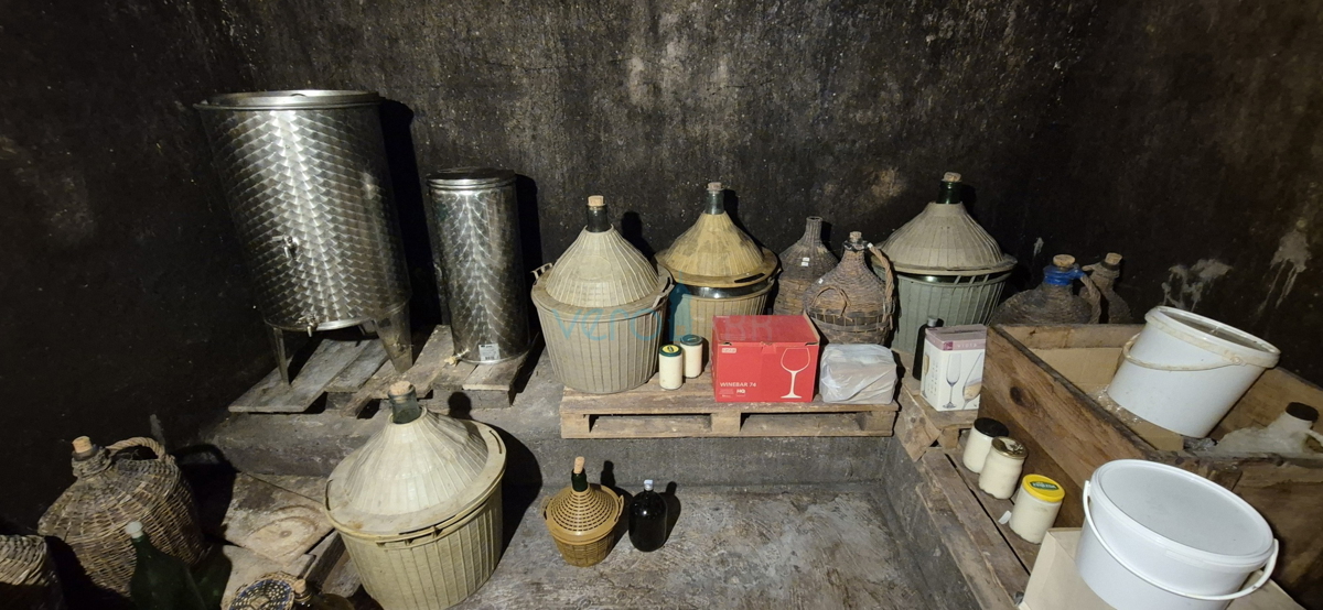 Bakar, Hreljin - casa bifamiliare in pietra, vista mare, giardino 821 m2 + terreno edificabile 876 m2, vendita