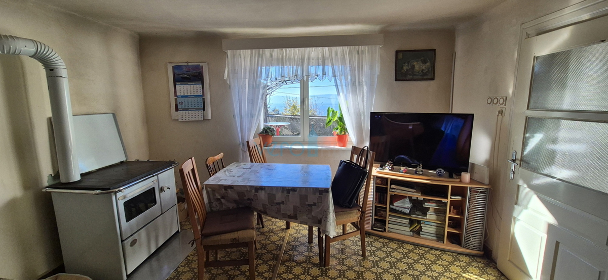 Bakar, Hreljin - casa bifamiliare in pietra, vista mare, giardino 821 m2 + terreno edificabile 876 m2, vendita