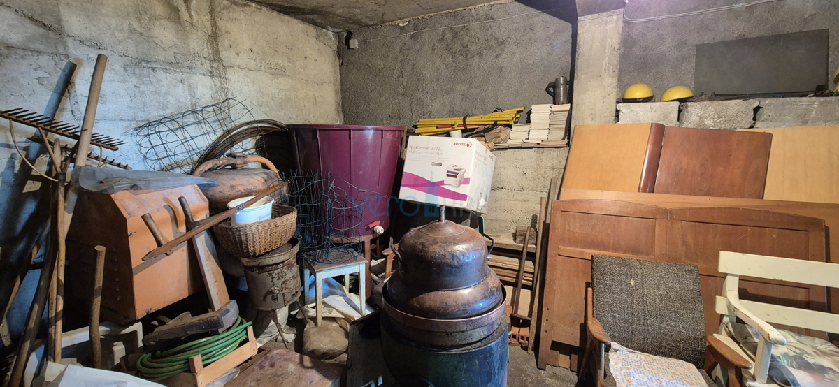 Bakar, Hreljin - casa bifamiliare in pietra, vista mare, giardino 821 m2 + terreno edificabile 876 m2, vendita