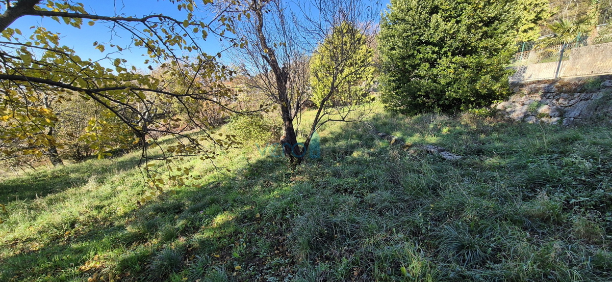 Bakar, Hreljin - casa bifamiliare in pietra, vista mare, giardino 821 m2 + terreno edificabile 876 m2, vendita