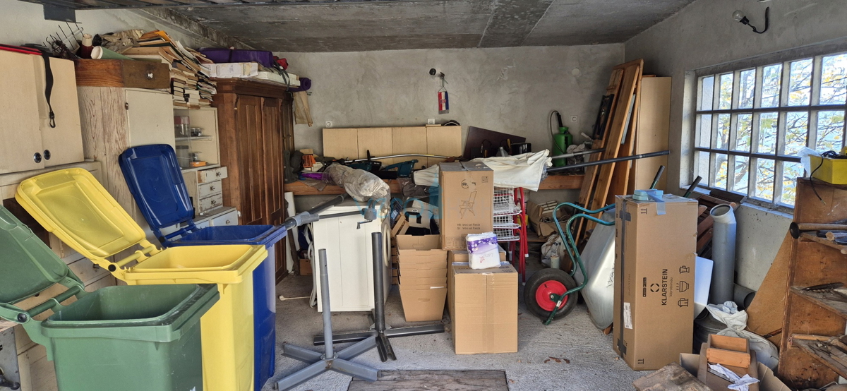 Bakar, Hreljin - casa bifamiliare in pietra, vista mare, giardino 821 m2 + terreno edificabile 876 m2, vendita