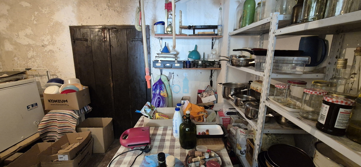 Bakar, Hreljin - casa bifamiliare in pietra, vista mare, giardino 821 m2 + terreno edificabile 876 m2, vendita