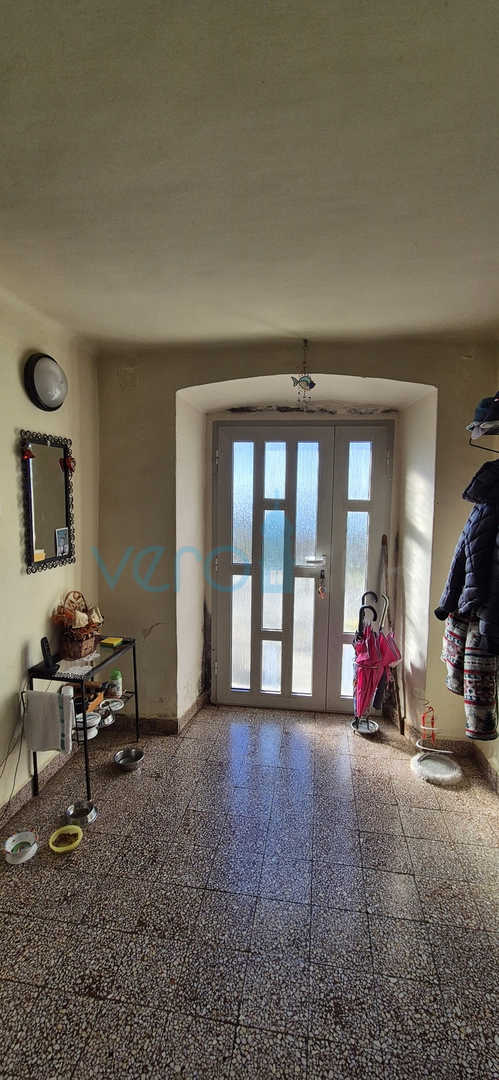 Bakar, Hreljin - casa bifamiliare in pietra, vista mare, giardino 821 m2 + terreno edificabile 876 m2, vendita