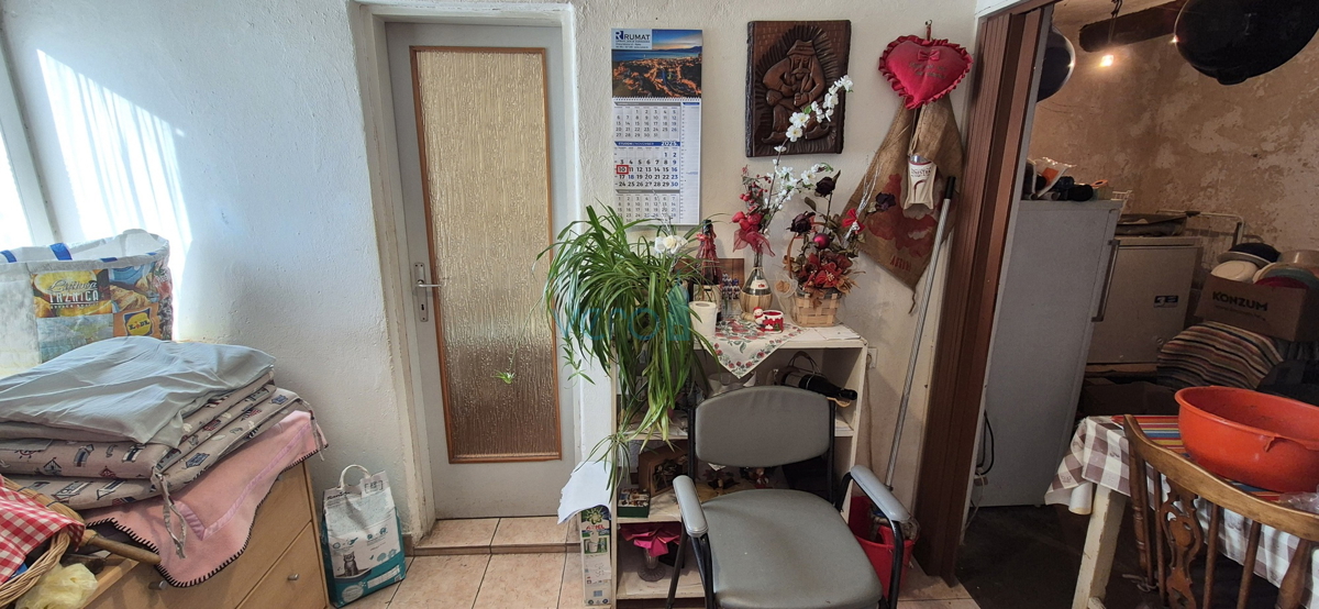 Bakar, Hreljin - casa bifamiliare in pietra, vista mare, giardino 821 m2 + terreno edificabile 876 m2, vendita