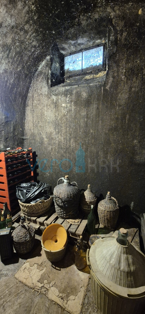 Bakar, Hreljin - casa bifamiliare in pietra, vista mare, giardino 821 m2 + terreno edificabile 876 m2, vendita