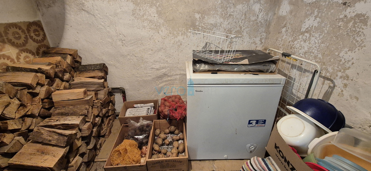 Bakar, Hreljin - casa bifamiliare in pietra, vista mare, giardino 821 m2 + terreno edificabile 876 m2, vendita