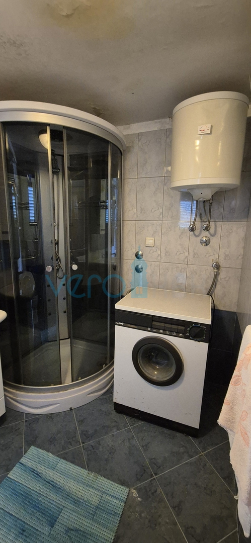 Bakar, Hreljin - casa bifamiliare in pietra, vista mare, giardino 821 m2 + terreno edificabile 876 m2, vendita