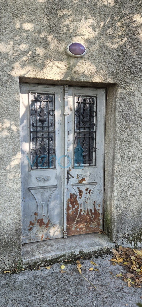 Bakar, Hreljin - casa bifamiliare in pietra, vista mare, giardino 821 m2 + terreno edificabile 876 m2, vendita